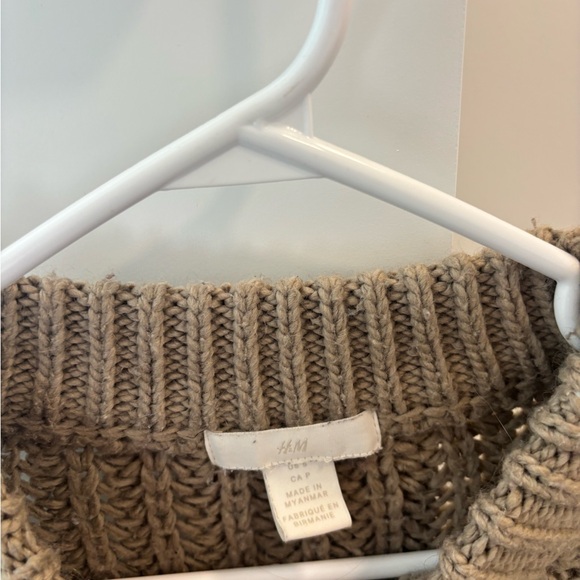 H&M knit sweater - Picture 2 of 2